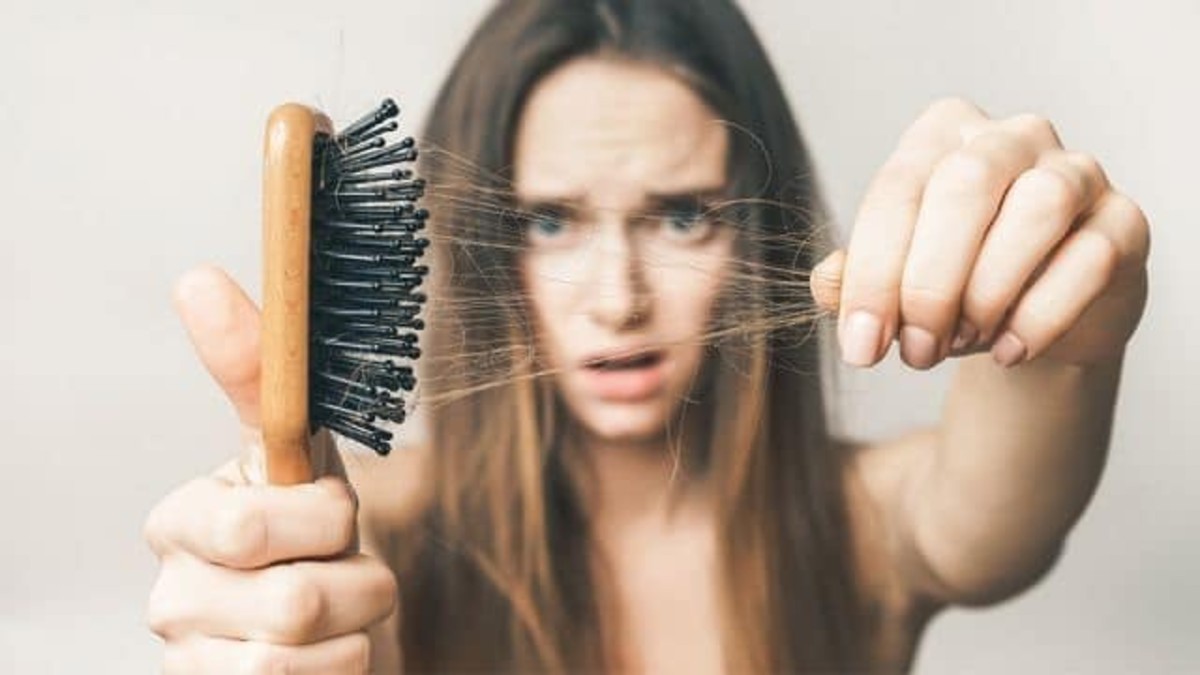 Caduta capelli a ciocche: cosa fare e perché succede | Donne Magazine