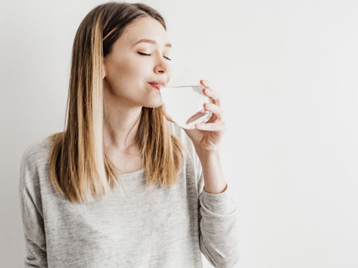 cosa succede se bevi troppa acqua