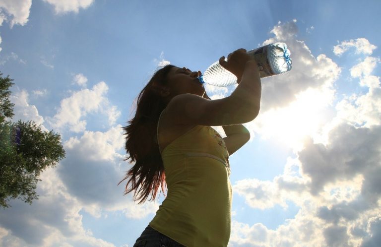 quanta acqua bere al giorno