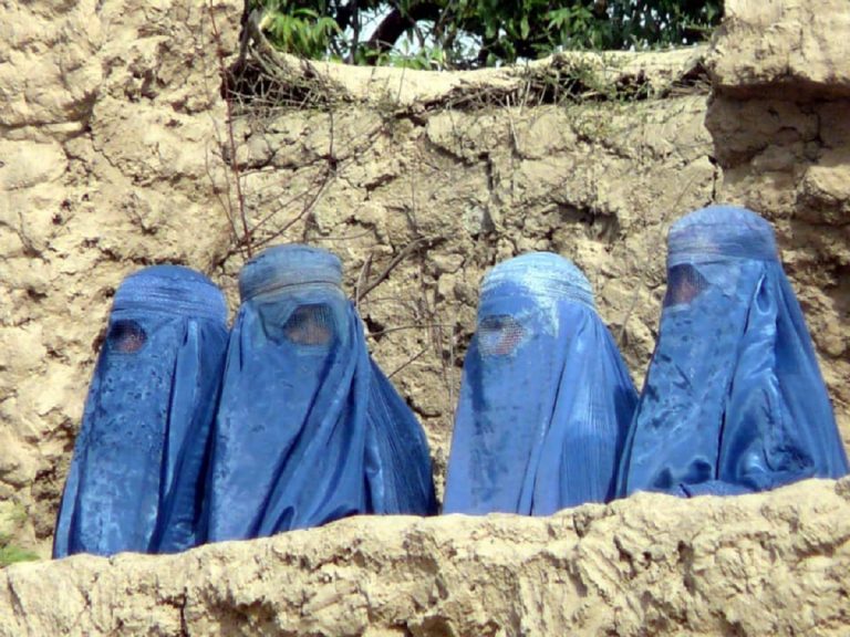 afghanistan donne come aiutare