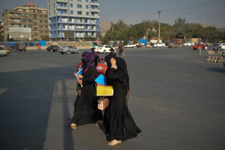 afghanistan donne università