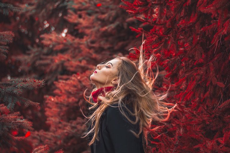 perché cadono i capelli nel periodo delle castagne