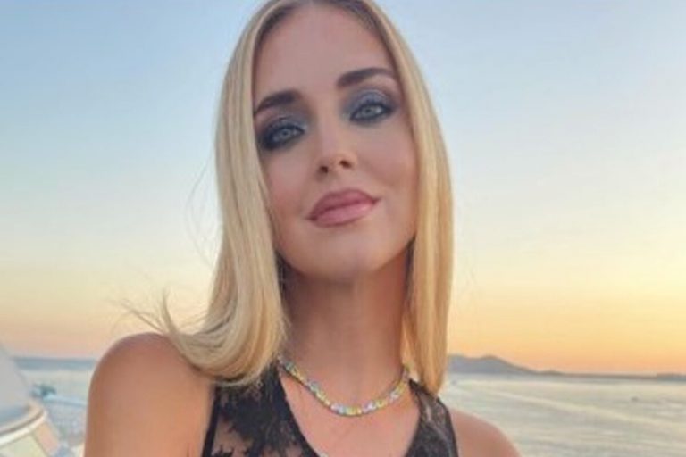 Chiara Ferragni top trasparente