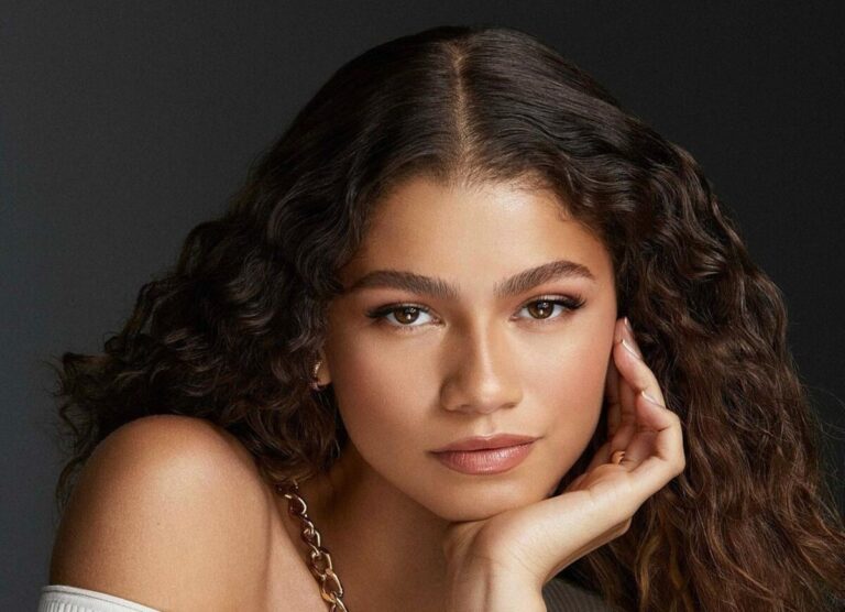 Capelli biondi a caschetto, Zendaya cambia look