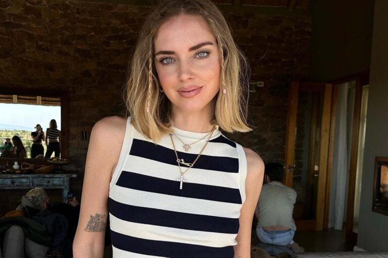 Chiara Ferragni crop top a righe Zara