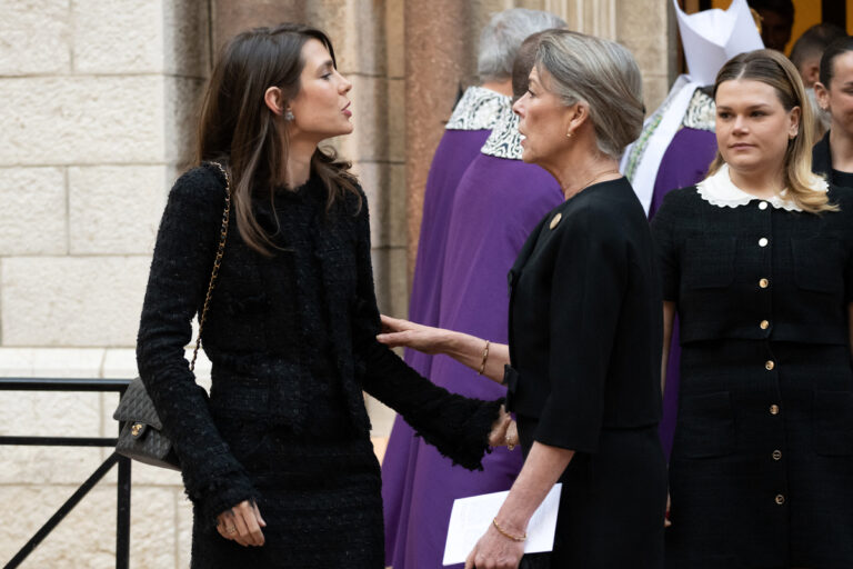 Il vestito nero Chanel indossato da Charlotte Casiraghi: come abbianarlo